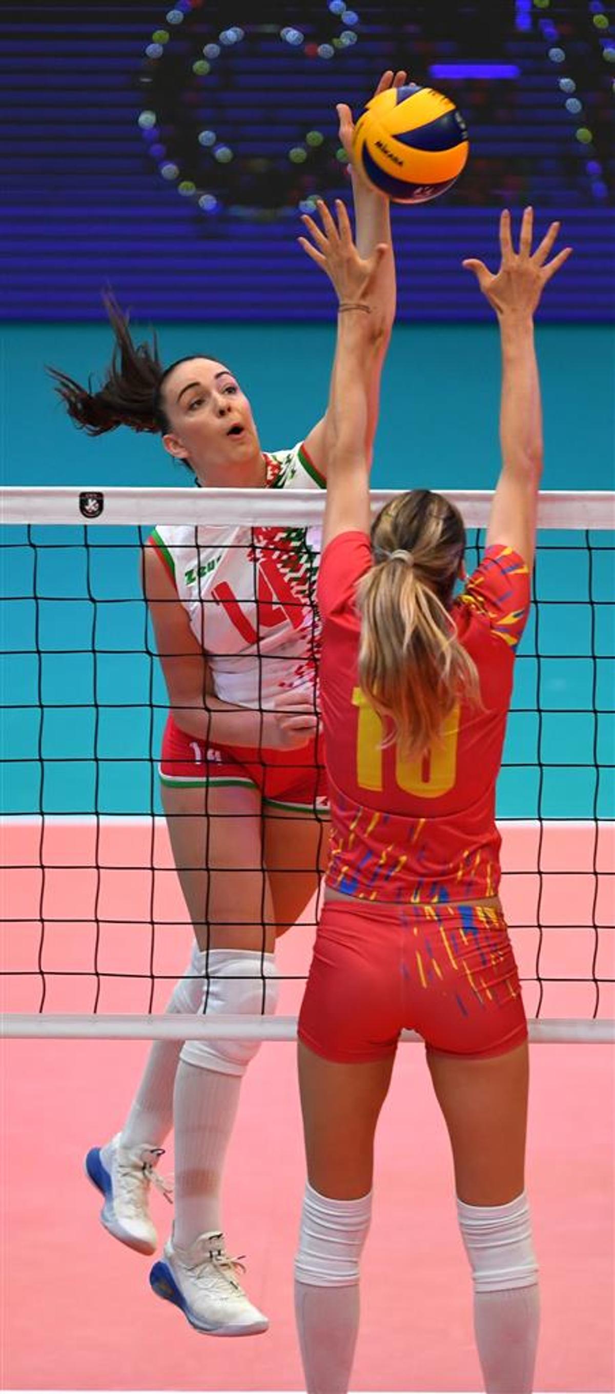 VIDEO+FOTO Victorie superbă a României la Campionatul European de volei, 3-1 cu Ungaria! 3.000 de maghiari au fluierat „Deșteaptă-te, române”