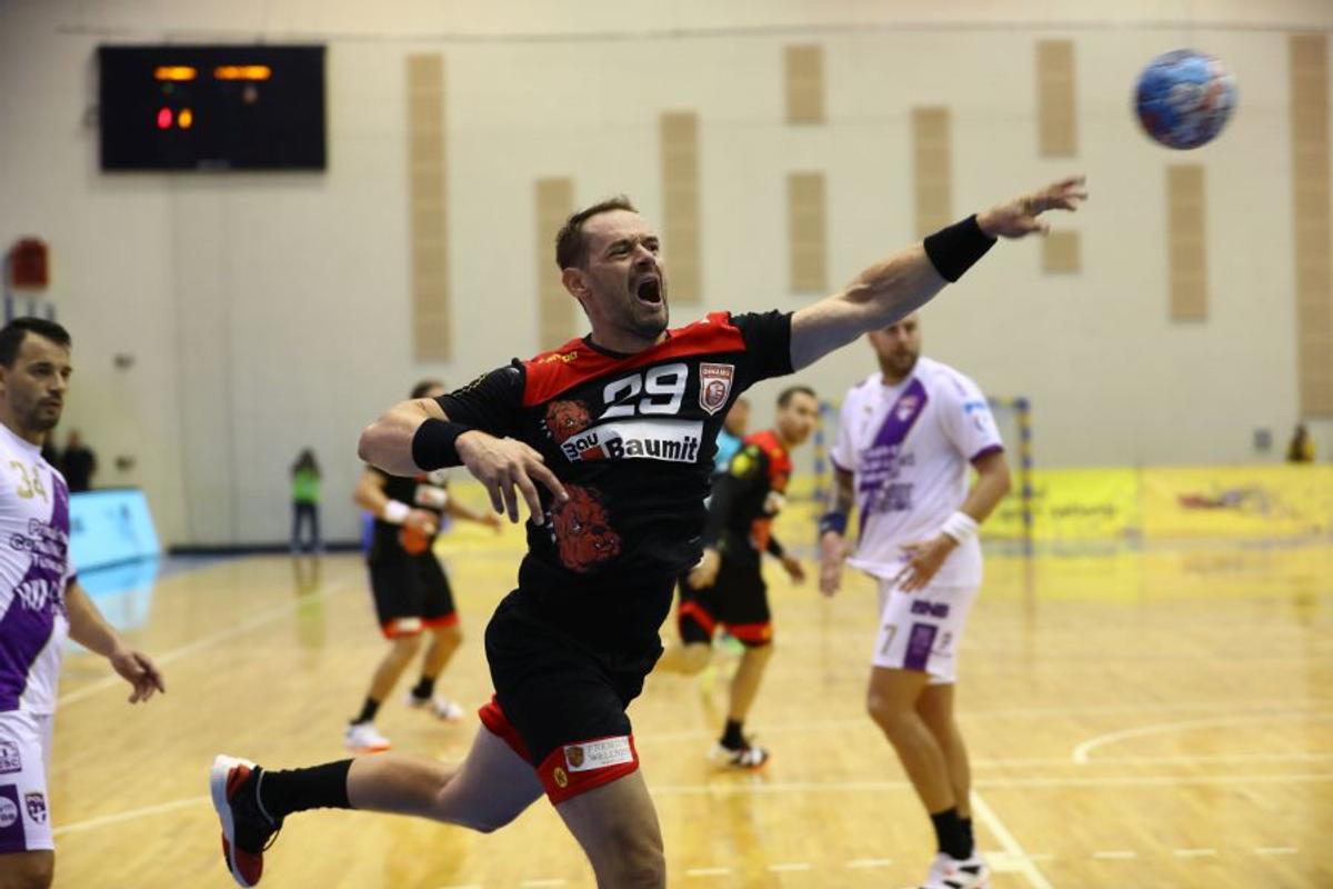 Galerie handbal Dinamo - Poli