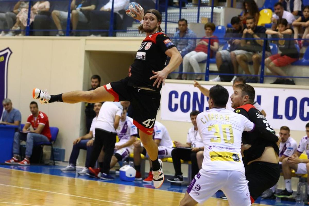 Galerie handbal Dinamo - Poli
