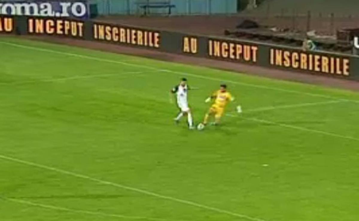 VIDEO De ce nu a luat Cristi Bălgrădean cartonaș roșu la faza primului penalty