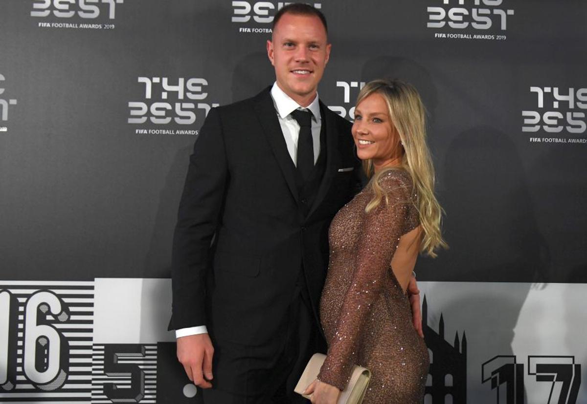 GALERIE FOTO Adelina și Cristi Chivu au strălucit la Gala Fifa The Best » Soțiile jucătorilor au întors toate privirile la evenimentul de la Milano