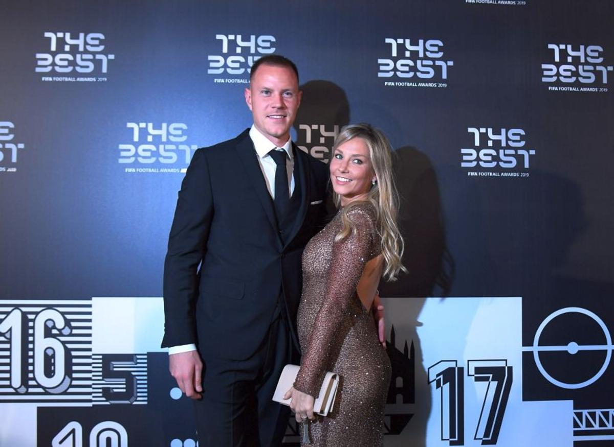 FOTO Cristi Chivu și Adelina au strălucit la Gala Fifa The Best » Soțiile jucătorilor au întors toate privirile la evenimentul de la Milano