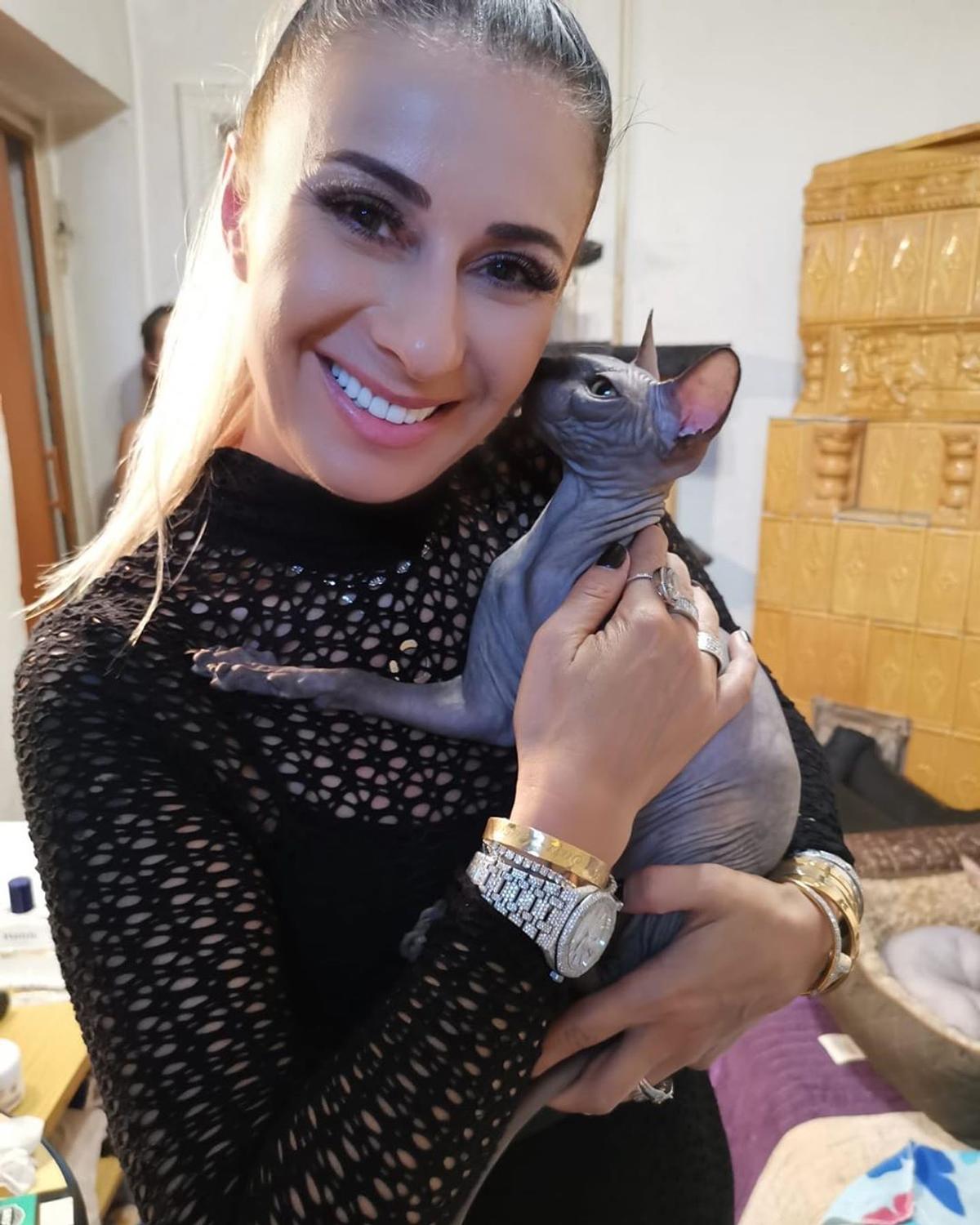 FOTO Anamaria Prodan și-a luat pisică! Câți bani a costat-o și cum a făcut-o vedetă pe internet