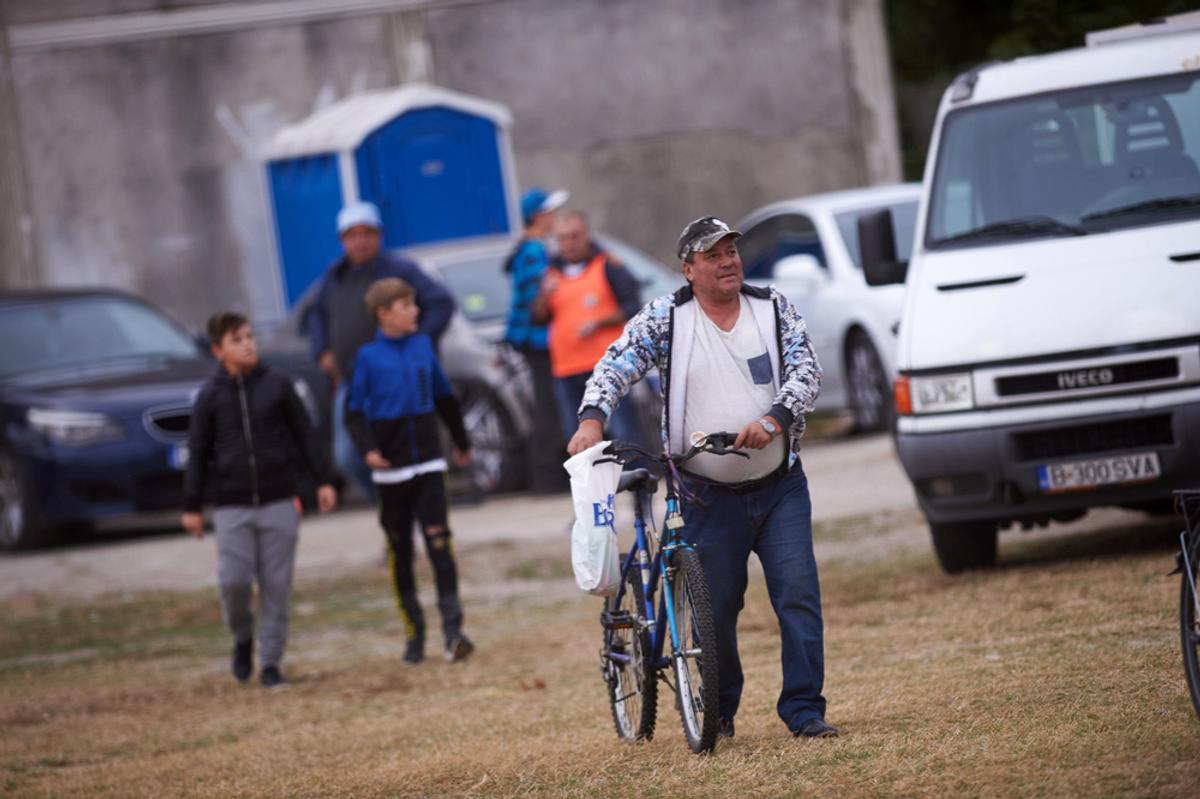 REPORTAJ EXCLUSIV FOTO & VIDEO // Făurei e un oraș animat când joacă echipa lui Bănel, pe care fostul internațional o întreține din banii proprii: Fericire de un miliard și jumătate