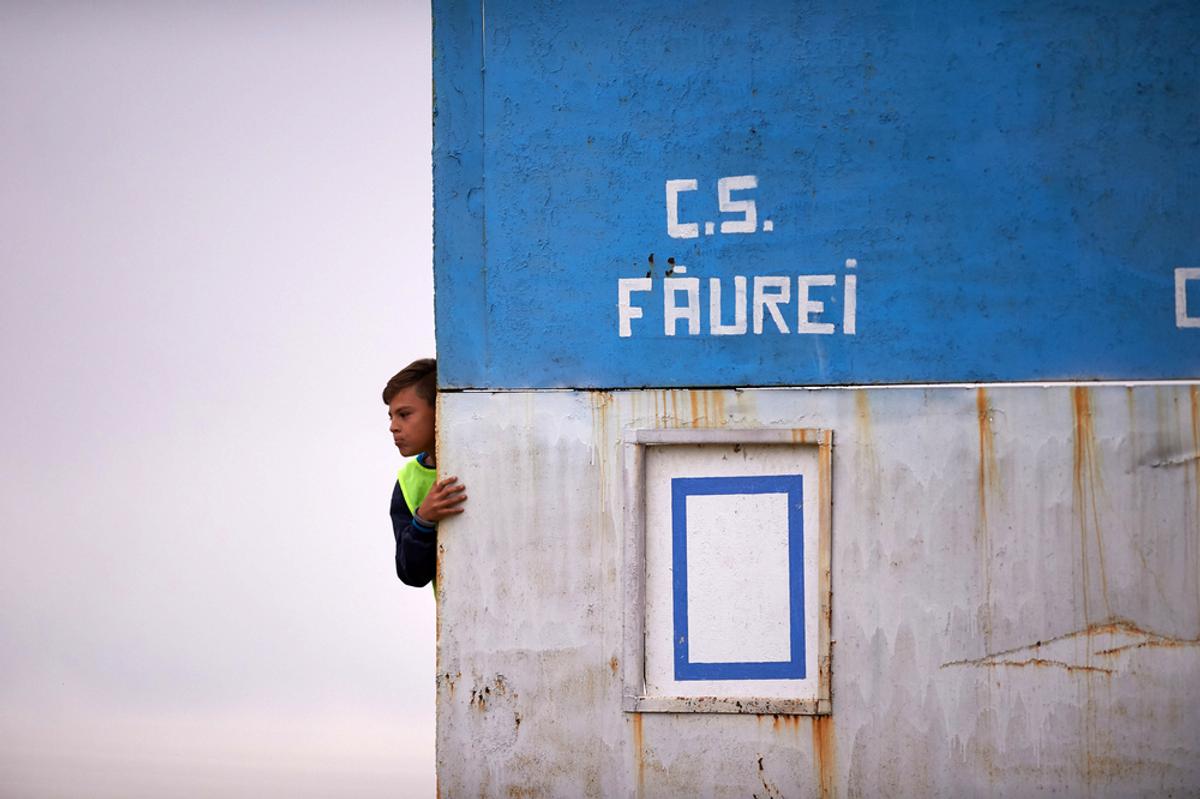 REPORTAJ EXCLUSIV FOTO & VIDEO // Făurei e un oraș animat când joacă echipa lui Bănel, pe care fostul internațional o întreține din banii proprii: Fericire de un miliard și jumătate