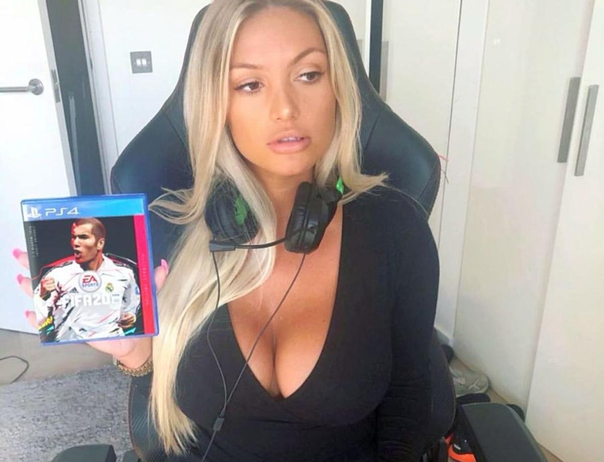 FOTO Cea mai hot fană a lui Manchester United a încins imaginația „diavolilor”: „Mă poți urmări doar dacă iubești echipa”