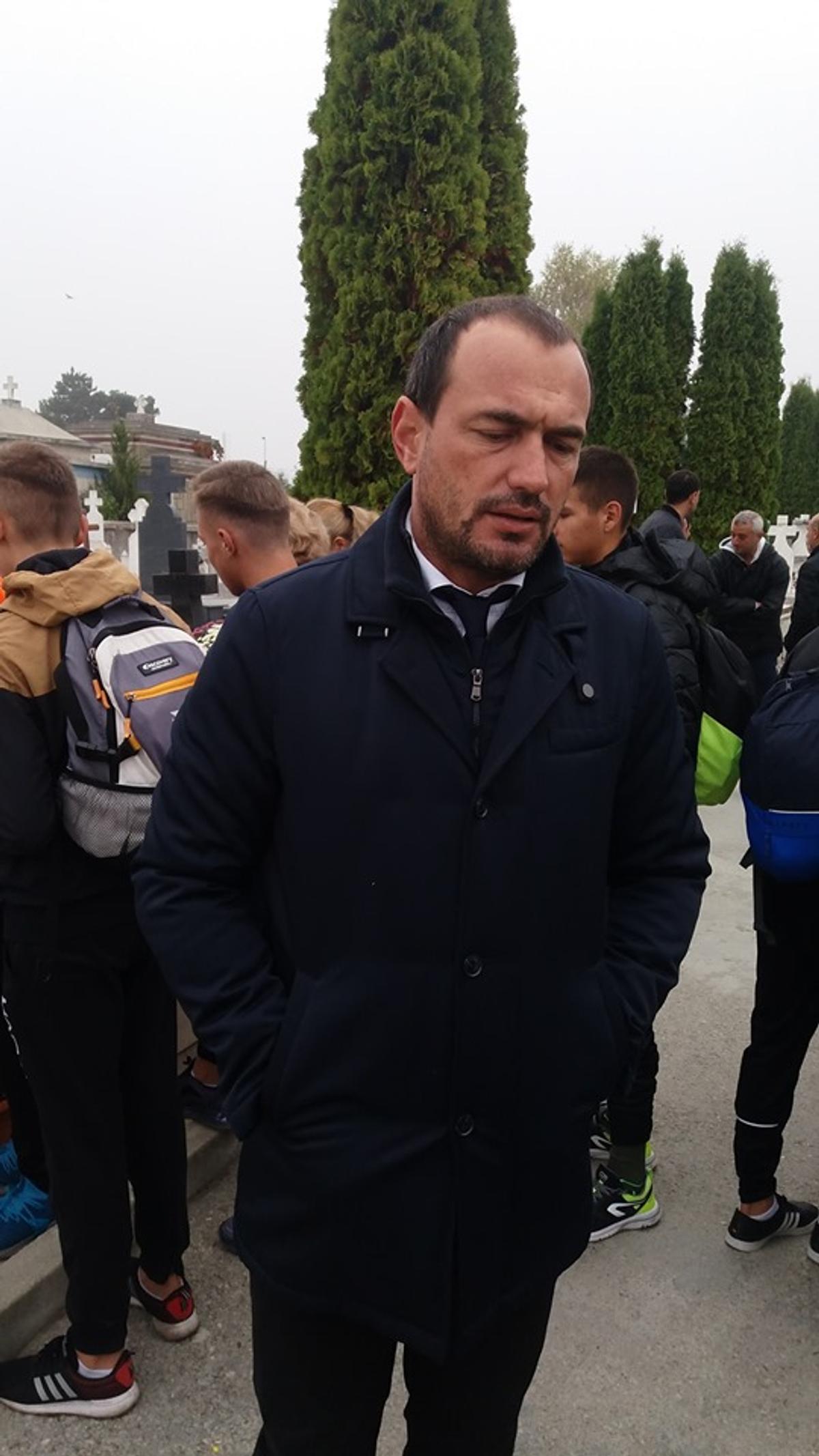 VIDEO+FOTO 12 ani fără Nicolae Dobrin! FC Argeș l-a comemorat pe „Gâscan” la cimitirul Sfântu Gheorghe