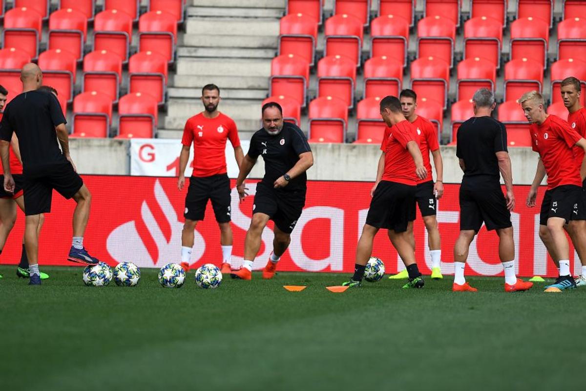 SLAVIA PRAGA - CFR CLUJ // Nicolae Stanciu și colegii săi au făcut antrenamentul oficial înaintea duelului cu CFR Cluj: „Suporterii ne împing de la spate”