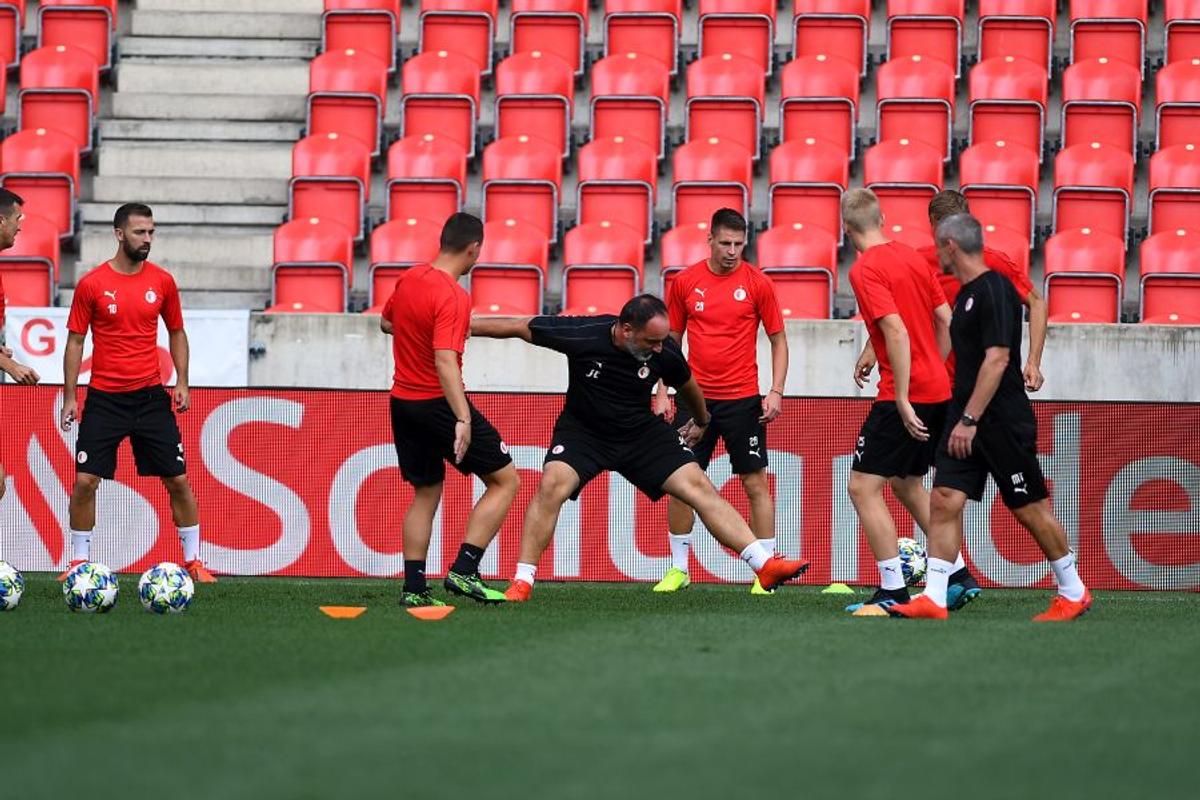 SLAVIA PRAGA - CFR CLUJ // Nicolae Stanciu și colegii săi au făcut antrenamentul oficial înaintea duelului cu CFR Cluj: „Suporterii ne împing de la spate”