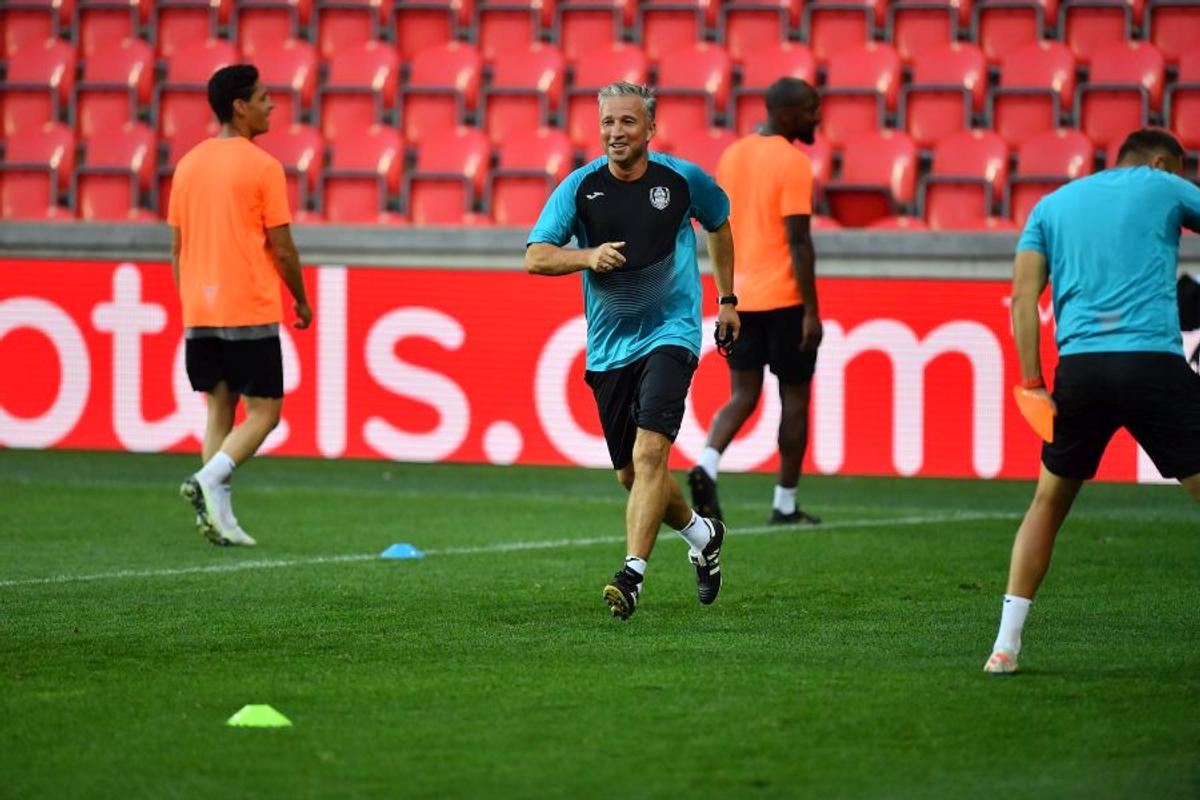 SLAVIA PRAGA - CFR CLUJ // VIDEO+FOTO Dan Petrescu se teme: „Slavia putea câștiga Europa League!” + Remarcă un detaliu surprinzător: „E inuman!”