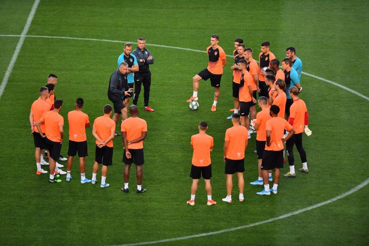 SLAVIA PRAGA - CFR CLUJ // VIDEO+FOTO Dan Petrescu se teme: „Slavia putea câștiga Europa League!” + Remarcă un detaliu surprinzător: „E inuman!”
