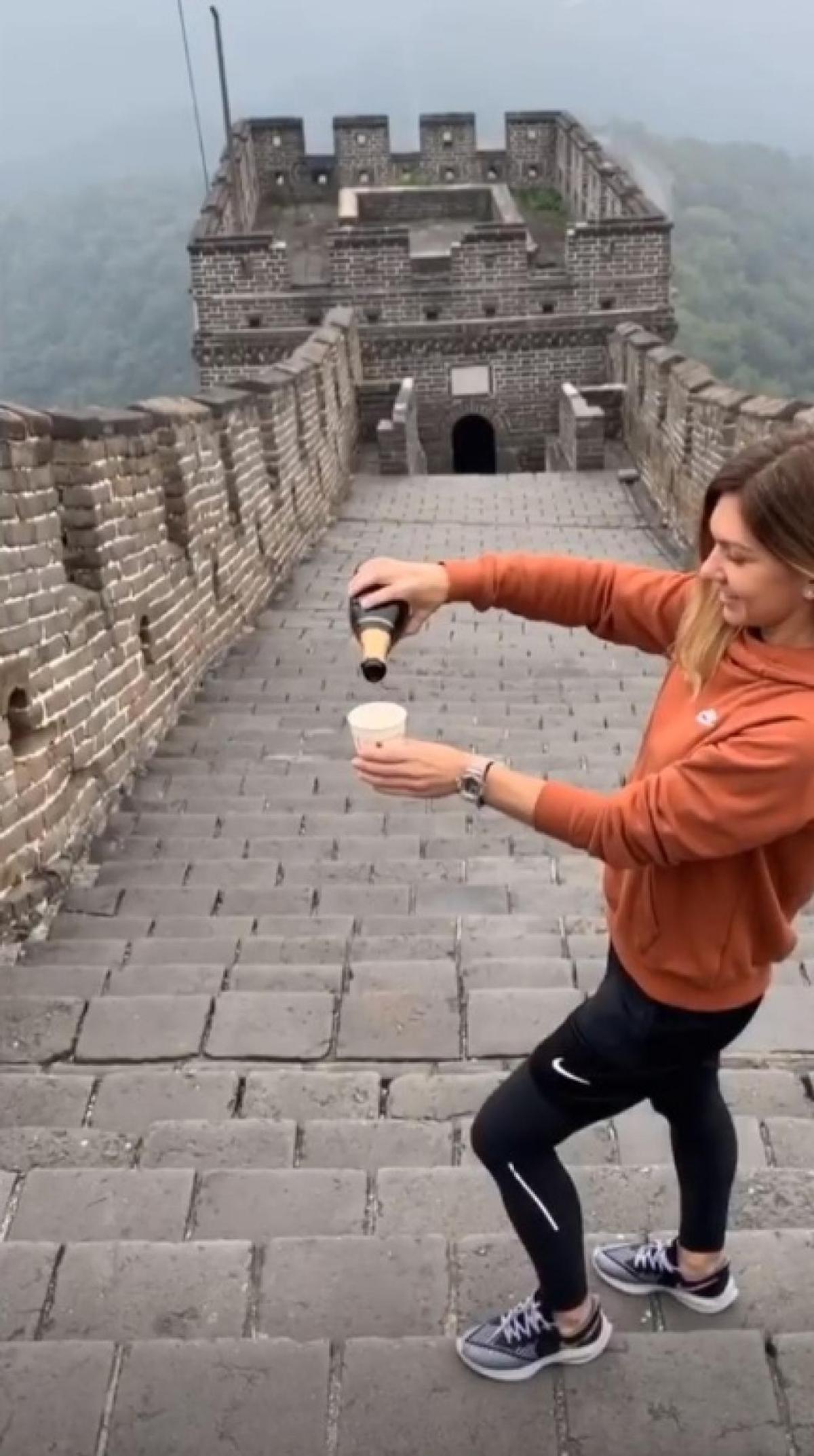FOTO Simona Halep și-a sărbătorit ziua de naștere pe Marele Zid Chinezesc + Mesaj pentru Darren Cahill