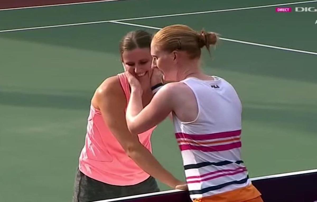 SORANA - CÎRSTEA - ALISON VAN UYTVANCK // VIDEO + FOTO Sealed with a kiss! Van Uytvanck, sărut cu iubita sa după victoria în fața Soranei Cîrstea