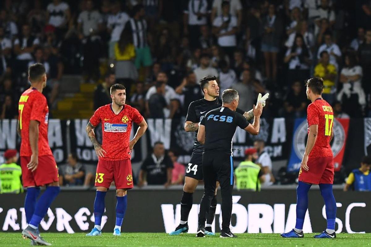 Nastai reface tactica, Vintila se inchina