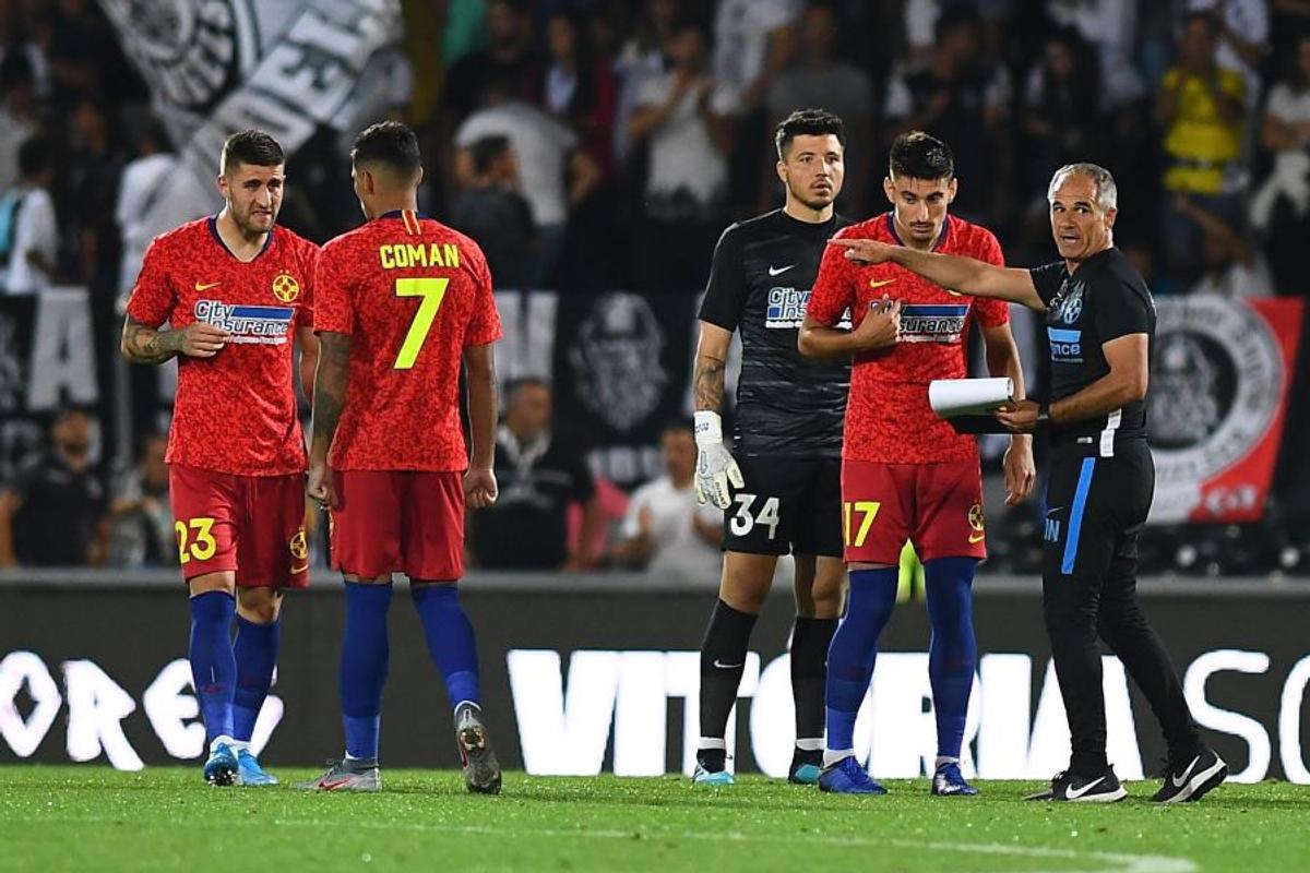 Nastai reface tactica, Vintila se inchina
