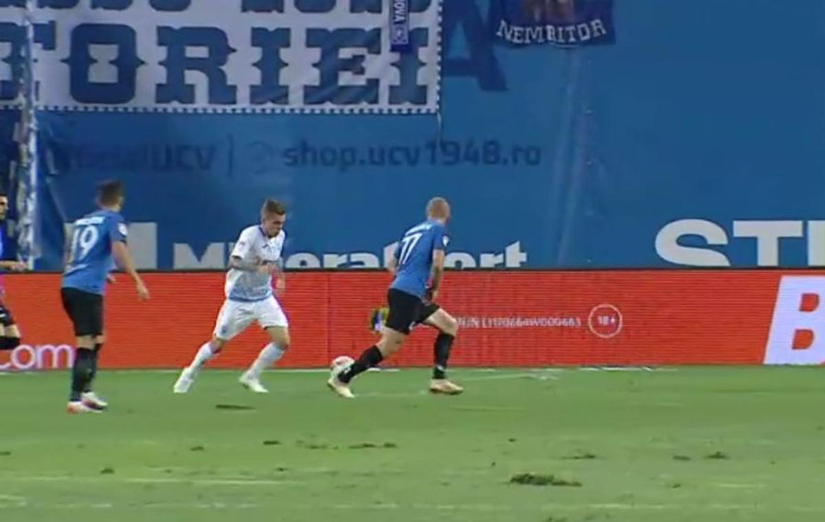 CRAIOVA - VIITORUL // FOTO+VIDEO Gazonul, în continuare inamicul fotbaliștilor pe „Ion Oblemenco”