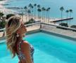FOTO HOT Blonda e maestră la Magic: fotomodelul le-a arătat lui Vieri și Miccoli cum se face