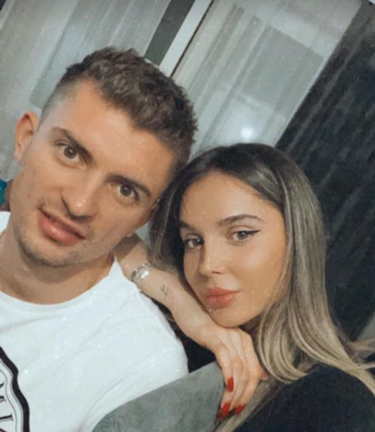 FOTO. Cum au petrecut Revelionul starurile de la FCSB » Coman, poze incendiare cu iubita
