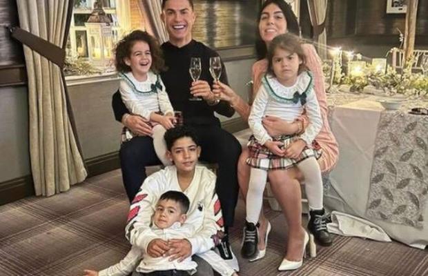 Cum au petrecut starurile mondiale Revelionul » Imagini cu Cristiano Ronaldo și cei mai buni fotbaliști în noaptea dintre ani