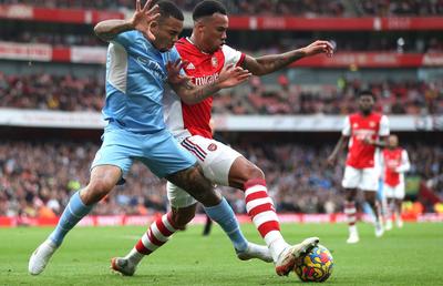 Manchester City câștigă primul derby din 2022, cu un gol în prelungiri » Arbitrul Attwell a fost în centrul ostilităților