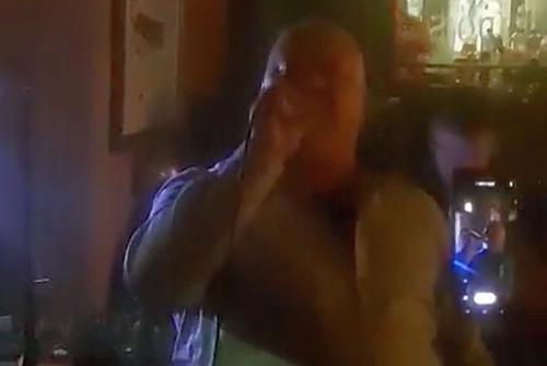 Mihai Iosif (47 de ani), antrenorul Rapidului, s-a distrat fără inhibații în noaptea dintre ani / captură Fanatik