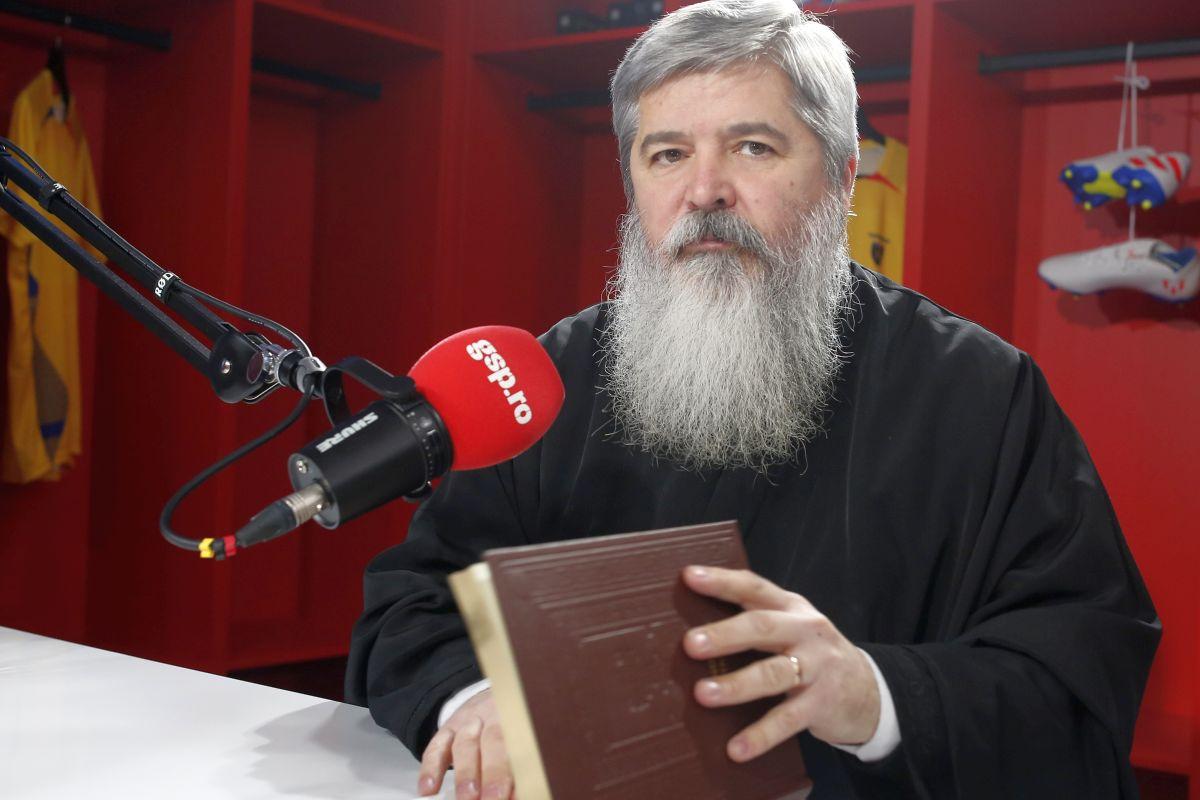 Preotul-influencer are un mesaj important pentru părinți: „Nu vă răstigniți copiii în fața laptopurilor! E o crimă! Sunt două căi pe care trebuie să le urmeze”