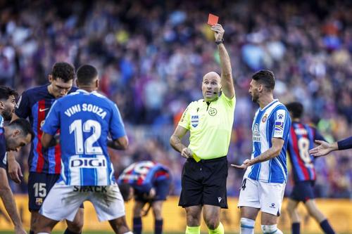 Mateu Lahoz, la Barcelona - Espanyol/ foto Imago Images