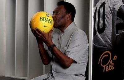 Pele și misterioasa cutie din vestiarul lui Santos. În urmă cu 48 de ani, legendarul brazilian a dat ordin să fie deschisă când el va muri