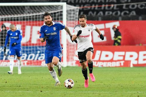 Aurelian Chițu, 32 de ani, e cel mai bun marcator din campionatul României în anul calendaristic 2023, cu 18 goluri reușite. Atacantul lui FCU Craiova împarte primul loc cu Marko Dugandzic (29), vândut în toamnă de Rapid la Al-Tai.