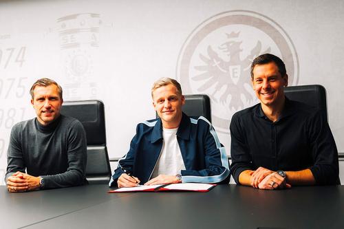 Donny van de Beek, în centru // sursă foto: Twitter