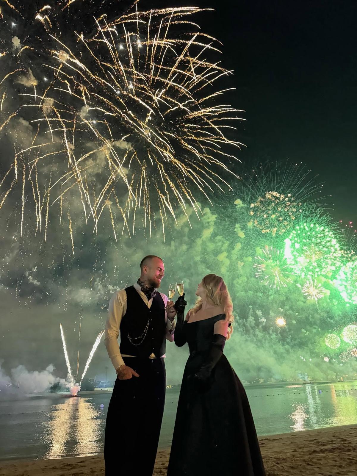 Cum au petrecut sportivii români noaptea de Revelion » O echipă a sărbătorit în cantonament! Cum s-a fotografiat Alibec alături de iubită