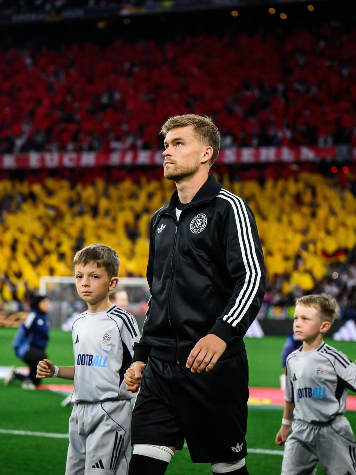 CR7 > Soție » Postarea de An Nou a internaționalului german i-a amuzat teribil pe fani