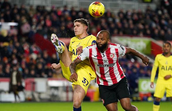 Brentford - Tottenham, „somnifer” în Premier League. Radu Drăgușin a fost ținut pe bancă