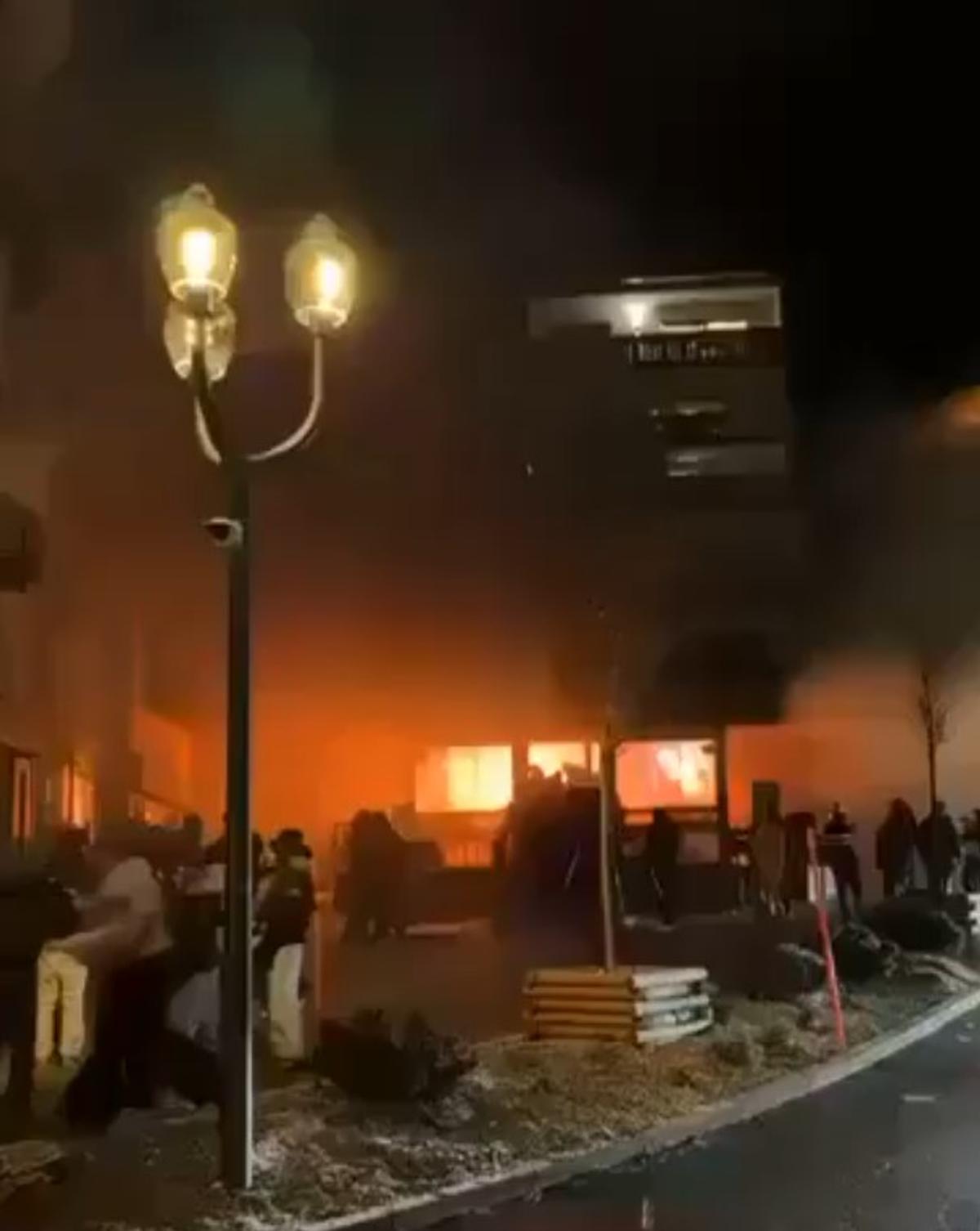 Mărturisirile zguduitoare ale unui salvator: „Pompierii plângeau! Am văzut oameni dezmembrați, murind sub ochii mei” » Fanul lui Lamine Yamal e student la Geneva