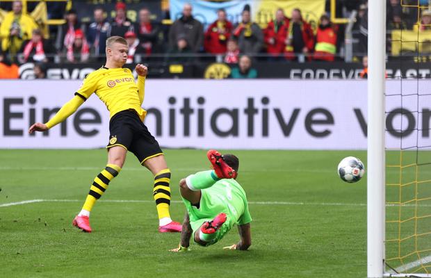 VIDEO Minunea Håland » Noul star al lui Dortmund a lovit din nou! Cifre ULUITOARE la numai 19 ani
