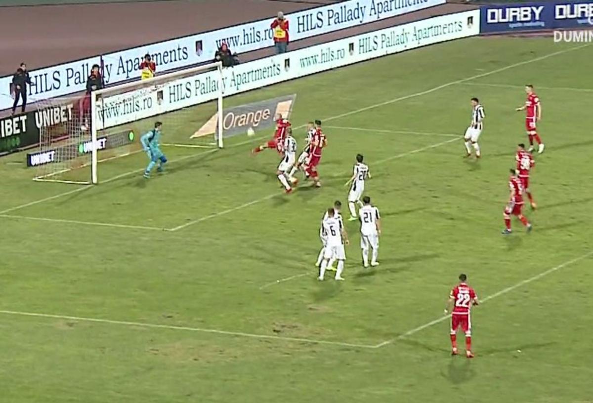 DINAMO - ASTRA 2-0 // FOTO Ce gafă! Mingea intra în poartă, dar Perovici a stricat totul