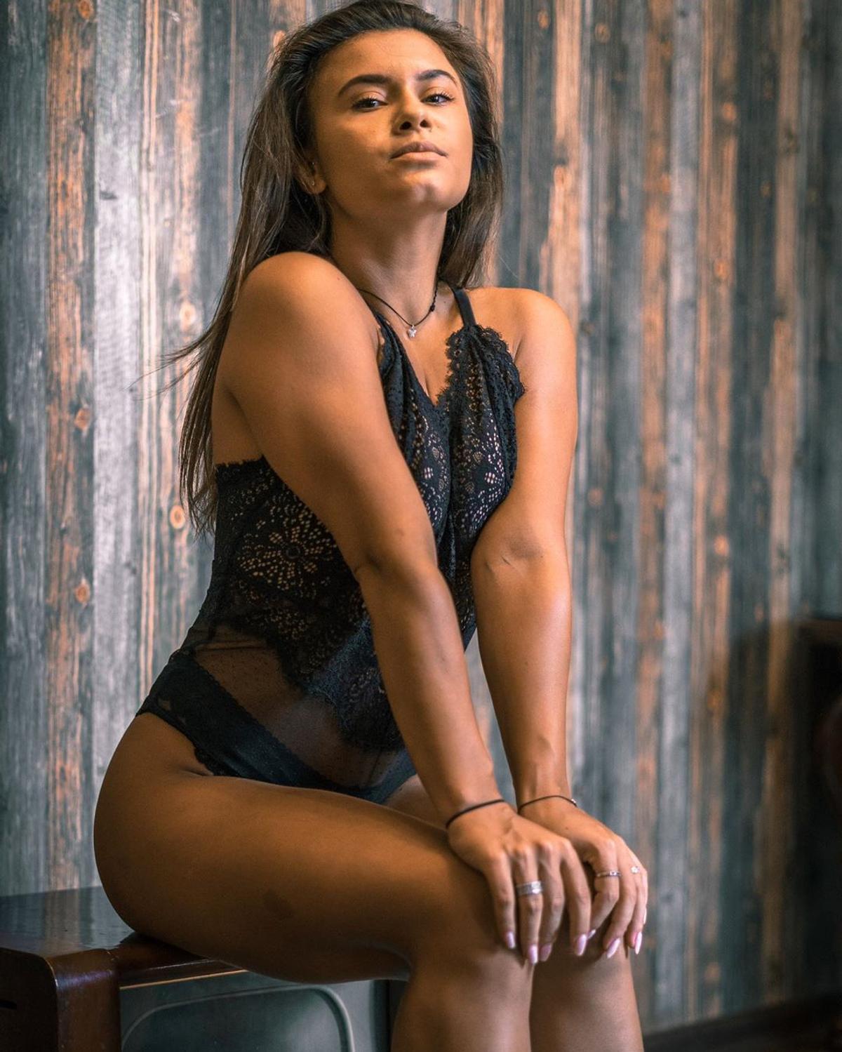 GALERIE FOTO De parcă nu e destul de hot afară! Diana Bulimar încinge Instagramul cu cele mai sexy fotografii