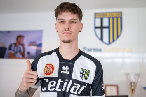 Dennis Man a semnat cu Parma