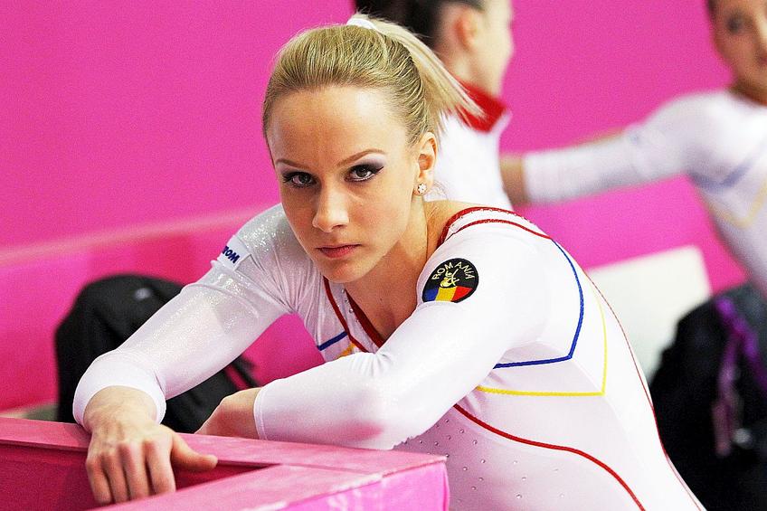 Sandra Izbașa, 31 de ani, a povestit cum a evitat corecțiile fizice din partea antrenorilor și ce filosofie sportivă a avut ca să cucerească medalii după medalii.
