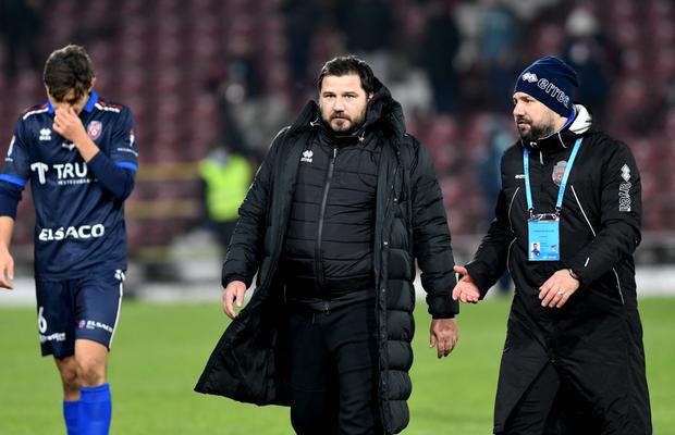 Situație stranie la CFR Cluj - Botoșani » De ce a fost forțat Croitoru să schimbe sistemul și să-și scoată fiul din primul „11” chiar înainte de start
