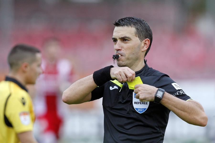CCA a ales arbitrul derby-ului CSU Craiova - CFR Cluj, duelul ce-l poate costa postul pe Laurențiu Reghecampf!