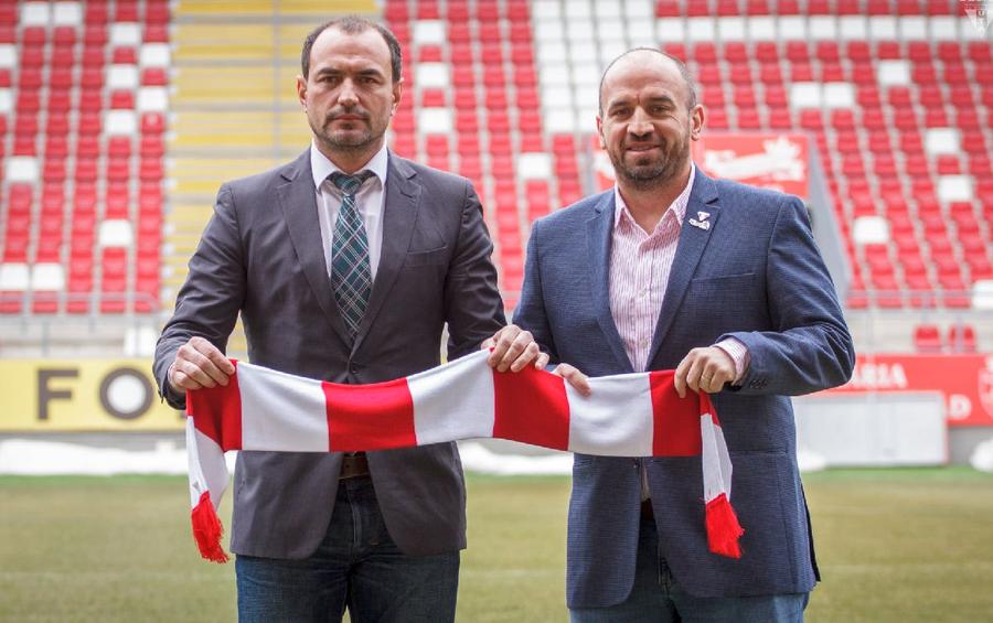 Ionuț Badea a fost prezentat la UTA / Sursă foto: Facebook Antrenorul abia instalat în Liga 1 le-a cerut un bonus șefilor: „E primul lucru pe care l-am făcut”