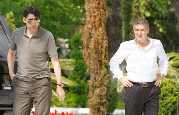 3 povești amuzante din vestiarul FCSB: ce a făcut Becali după ce l-a dat afară pe Pițurcă, Ilie Dumitrescu și „Emergency Ball” și mesaje pe Facebook de pe un cont fals