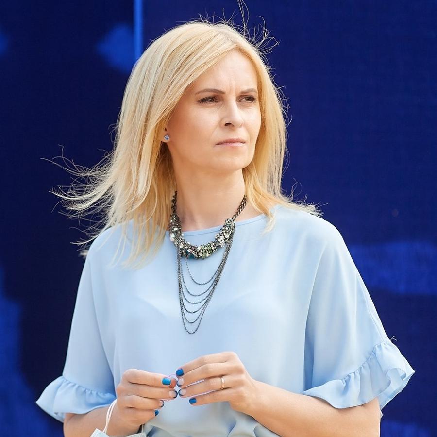 Alina Alexoi Anomalii în TVR: reporterul detașat la COSR face știri despre fiica șefului COSR! Materialul a aruncat în aer redacția sport: „Slugărnicie gratuită! Vizionați acest material, cu ta-su, cu mă-sa...”
