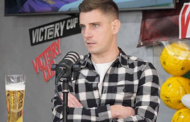Manipulat din interior? Vali Lazăr, despre momentul în care a aruncat cu chiloți de damă spre Burcă: „Cineva de la Dinamo mi-a dat ideea” + „Mi-am întrebat soția dacă are ceva pe acasă”