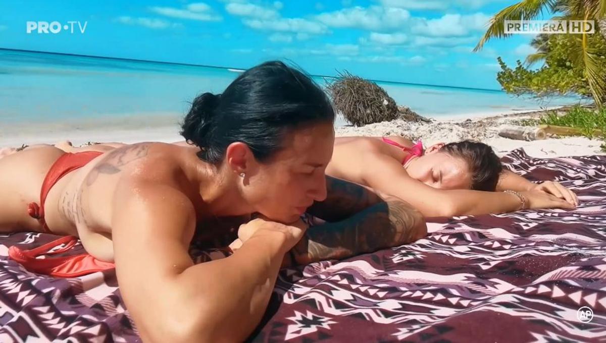Ana Porgras, topless la Survivor All Stars