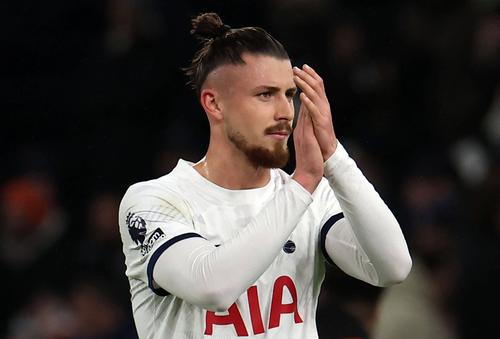 Radu Drăgușin a jucat 19 minute în două meciuri până acum la Tottenham Foto: Imago