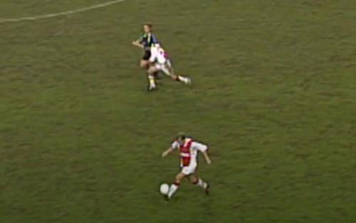 Gestul sfidător care l-a transformat în cel mai hulit fotbalist din Rotterdam » Au trecut 28 de ani, dar încă nu are curaj să meargă la meciurile lui Feyenoord
