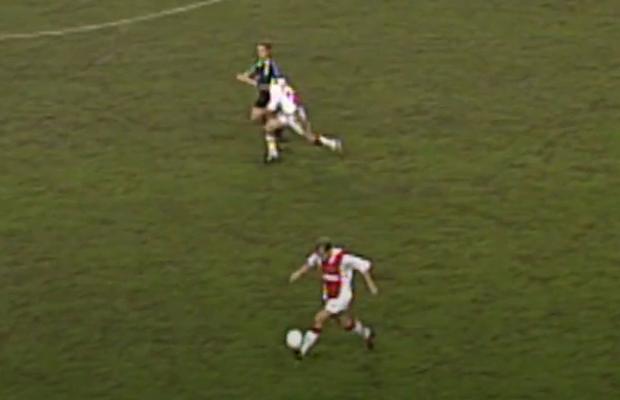 Gestul sfidător care l-a transformat în cel mai hulit fotbalist din Rotterdam » Au trecut 28 de ani, dar încă nu are curaj să meargă la meciurile lui Feyenoord