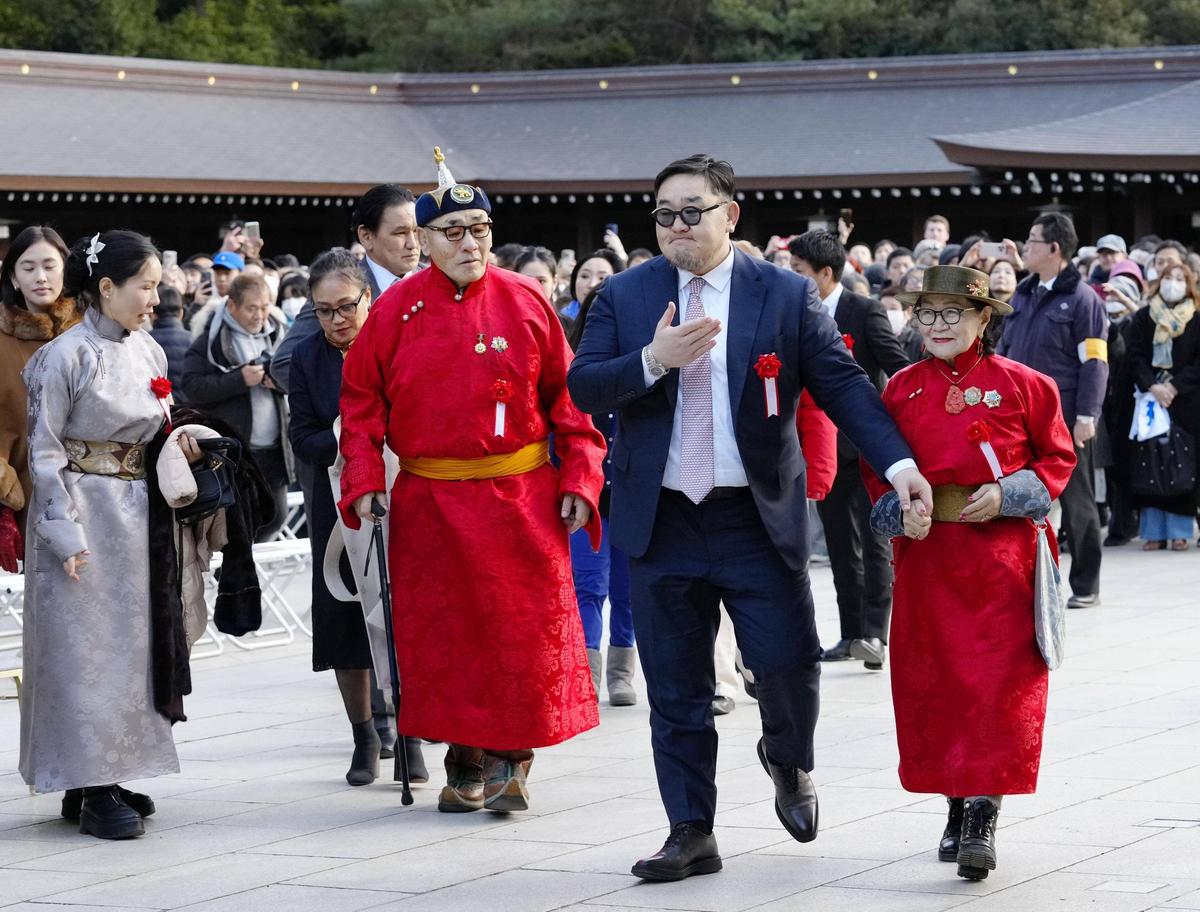 Un mongol a devenit yokozuna într-o ceremonie „mistică”: doar 73 de oameni mai reușiseră asta în istorie » Imagini rare de la Tokyo
